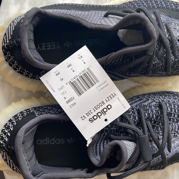 **SOLD** Yeezy Boost 350 V2 - Picture 3 of 4